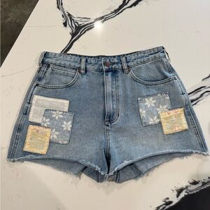 BILLABONG X WRANGLER
WOMEN'S HIGH RISE PATCHWORK CUTOFF DENIM SHORTS 28
